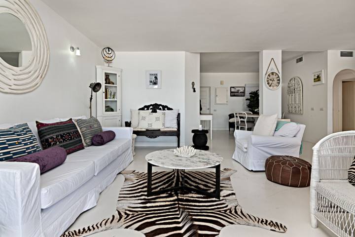 Santorini Perissa 16 Lounge